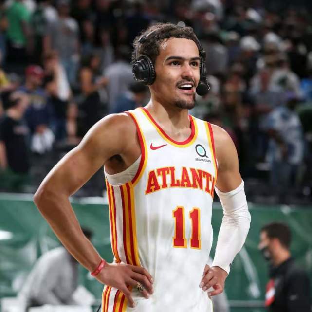 的右后卫成 的右后卫成